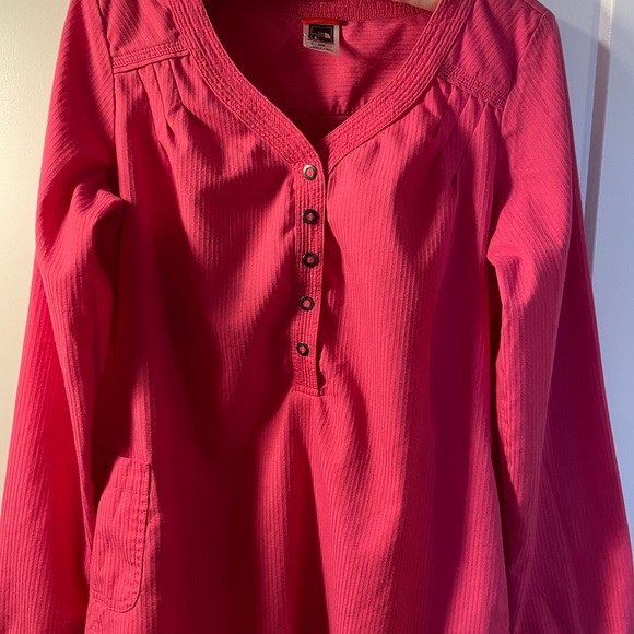 Gorgeous Northface apre ski / casual daytime layer shirt with side pocket. - Picture 2 of 7